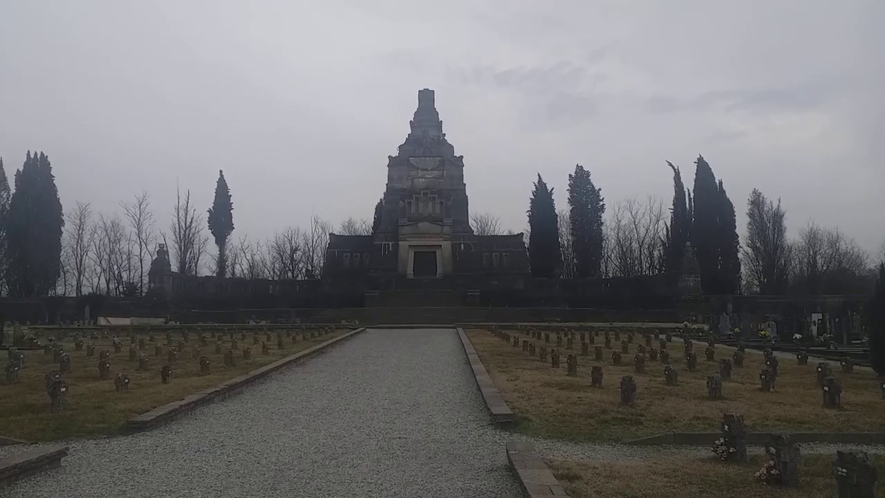 монументальное кладбище в Креспи дАдда, Италия / Crespi d'Adda monumental graveyard, Italy