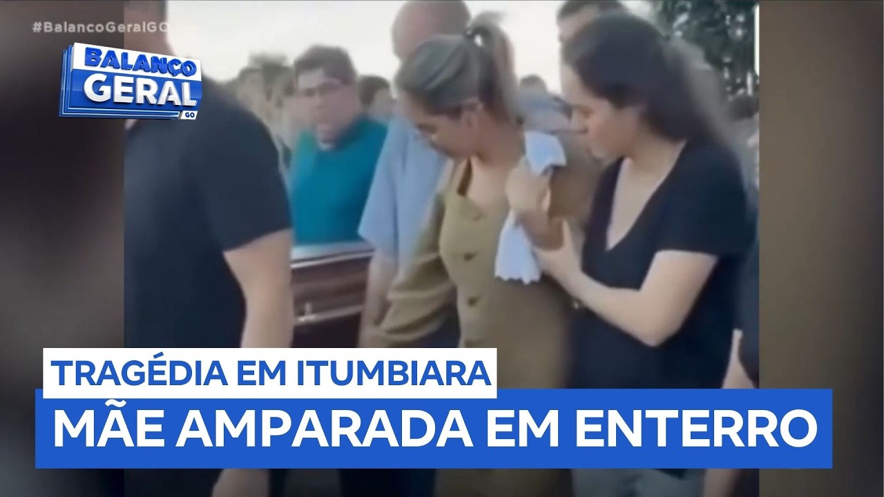 Tragédia em Itumbiara: mãe é amparada por familiares durante enterro do filho mais velho