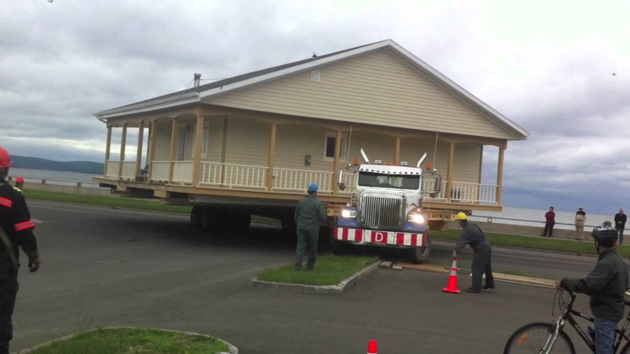 Opération déménagement de maison à Maria en Gaspésie