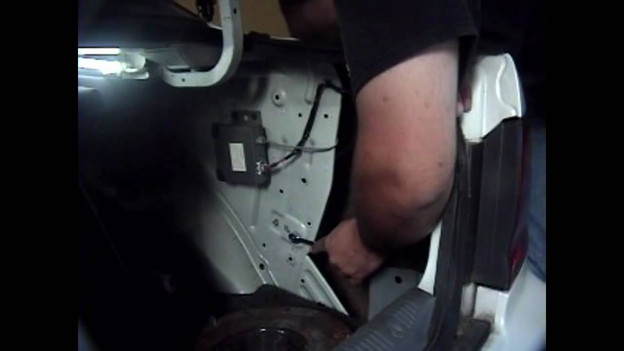 1995-1999 Nissan Maxima: Power antenna replacement