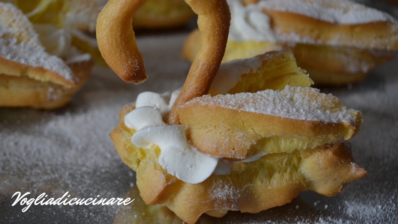 Cigni di pasta choux