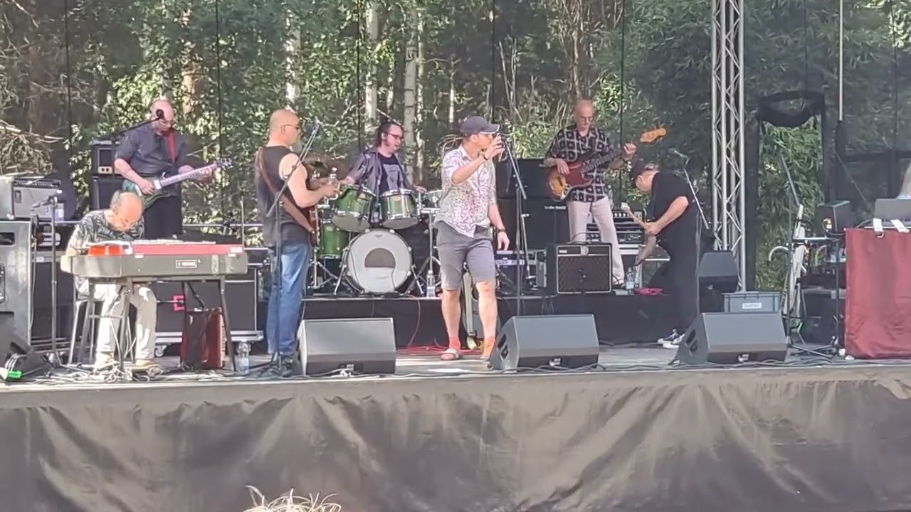 Juice Originals / Ryvetetty kyyhkynen ja Pyhä toimitus. Pyynikki 20.8.2022.
