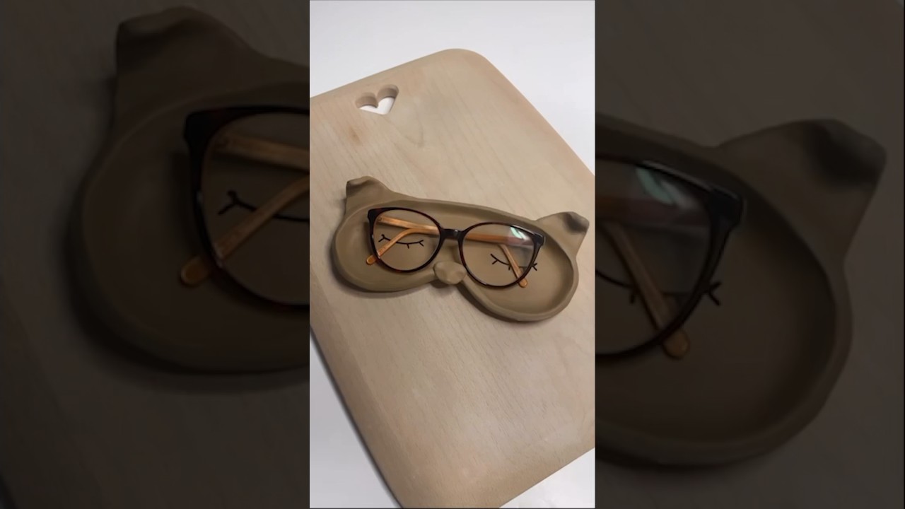 How to make a glasses tray 🤓 a simple slab clay diy to try! #clay #howtoclay #diyclayinspo