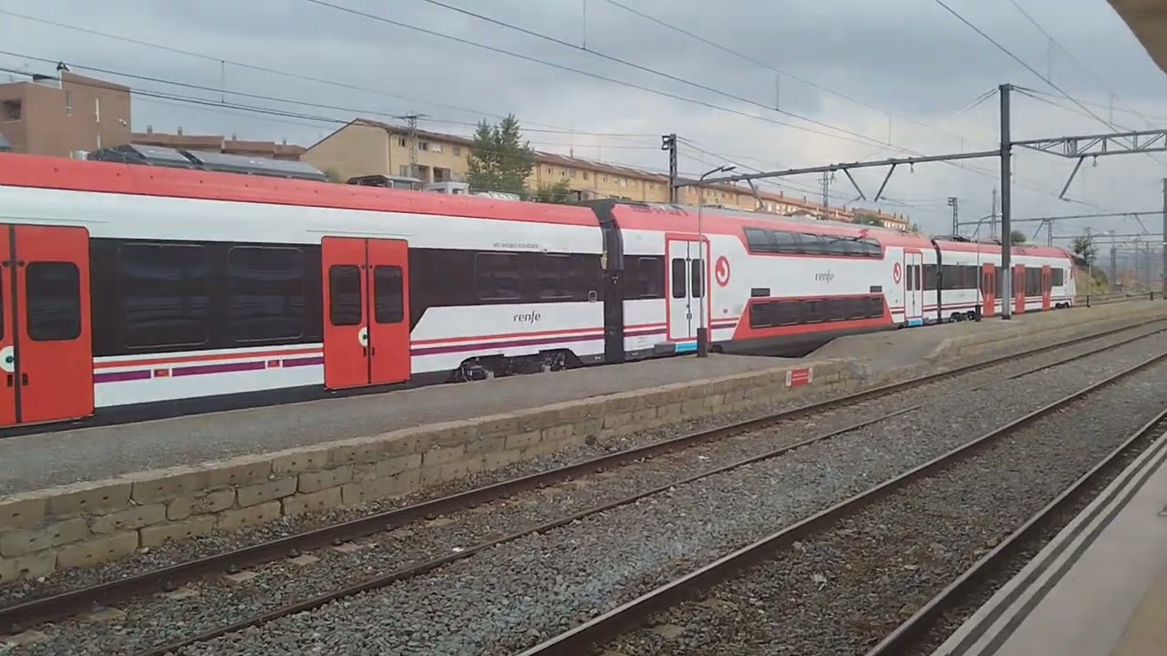 Renfe Cercanías 453 nuevo tren Stadler estacionado en Ávila listo para iniciar pruebas