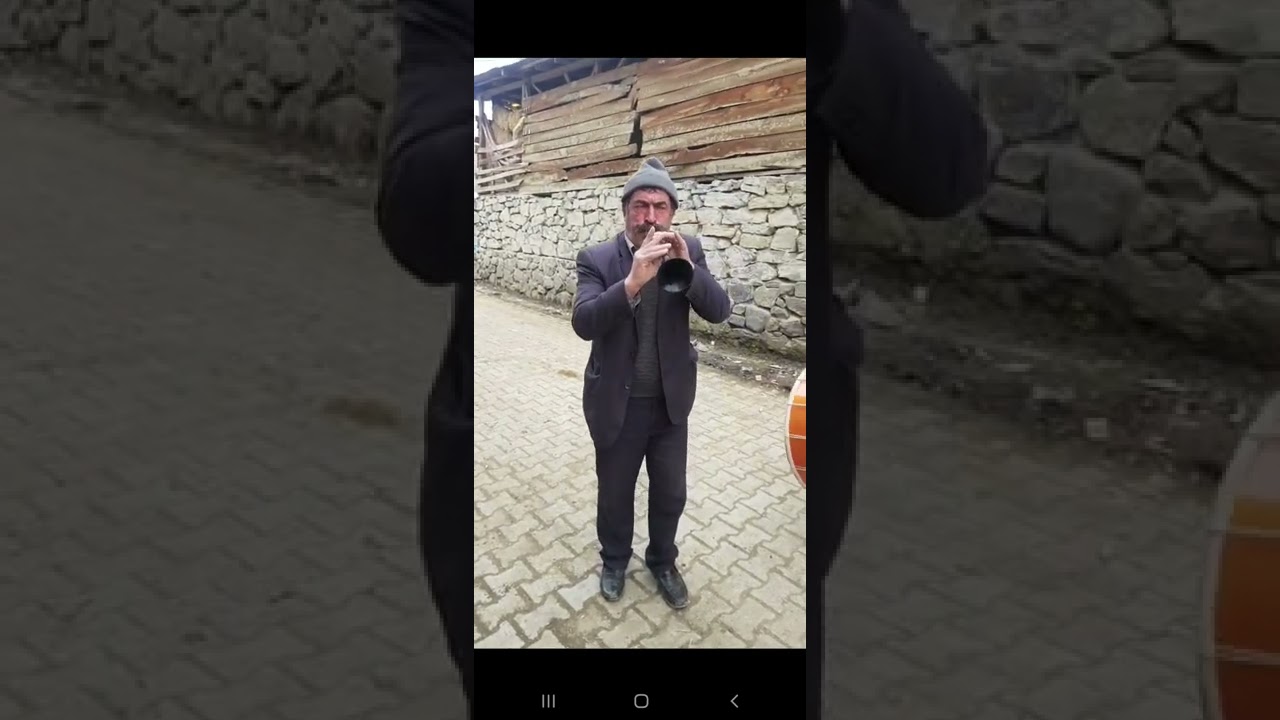 Ağlıyor zurna