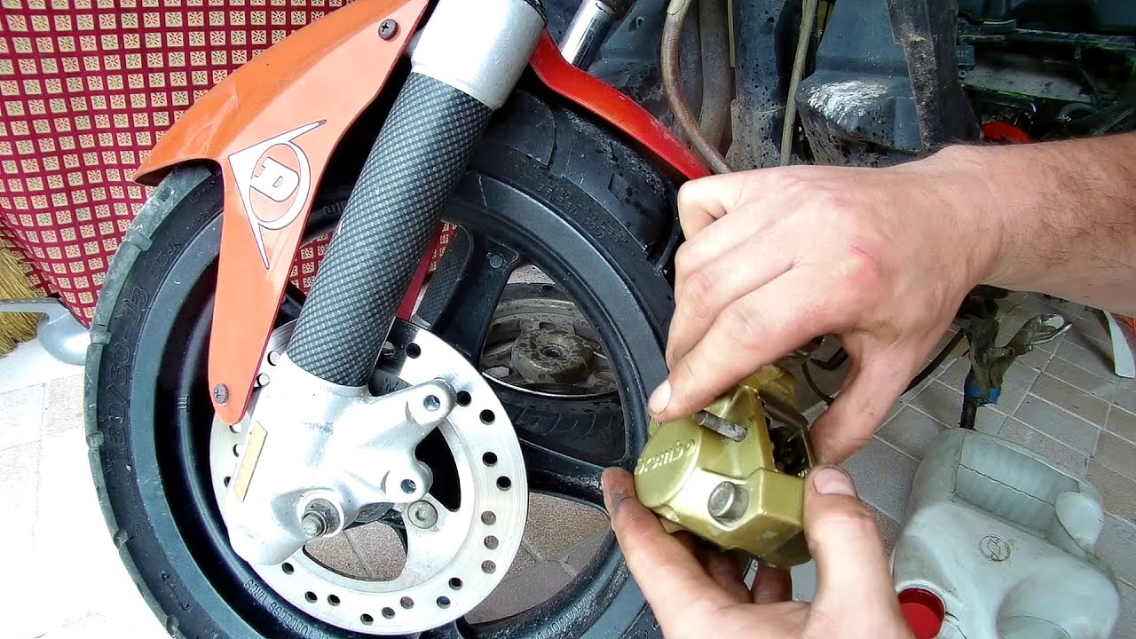 Full Renovation of Yamaha Aerox R. Brake Pads Replacing