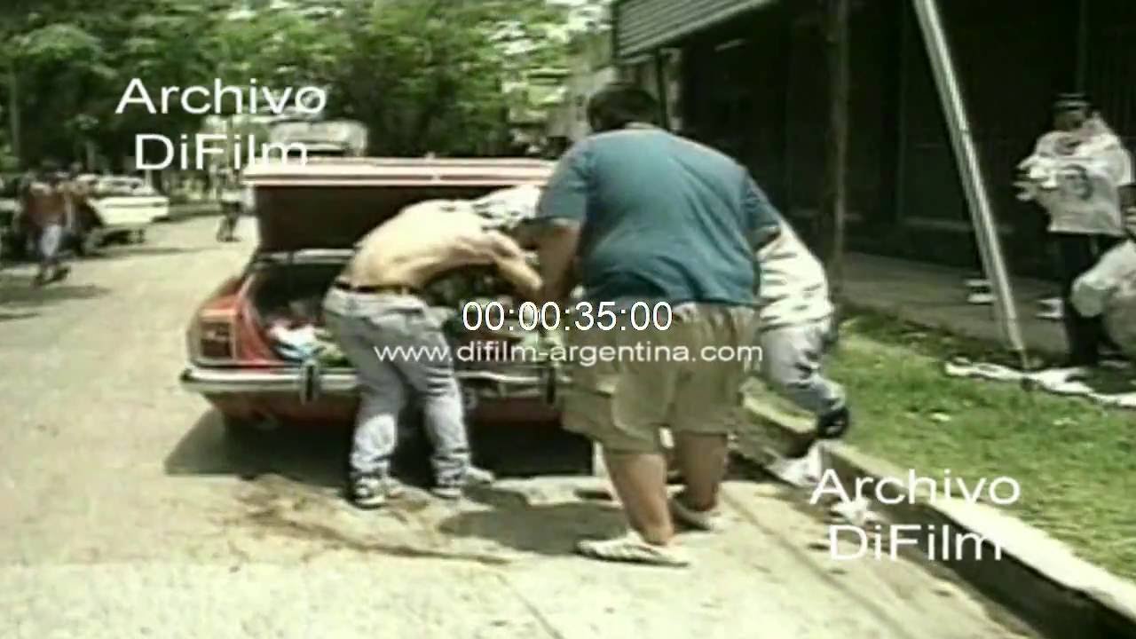 Saqueo de supermercado chino en Ciudadela - Crisis Argentina 2001