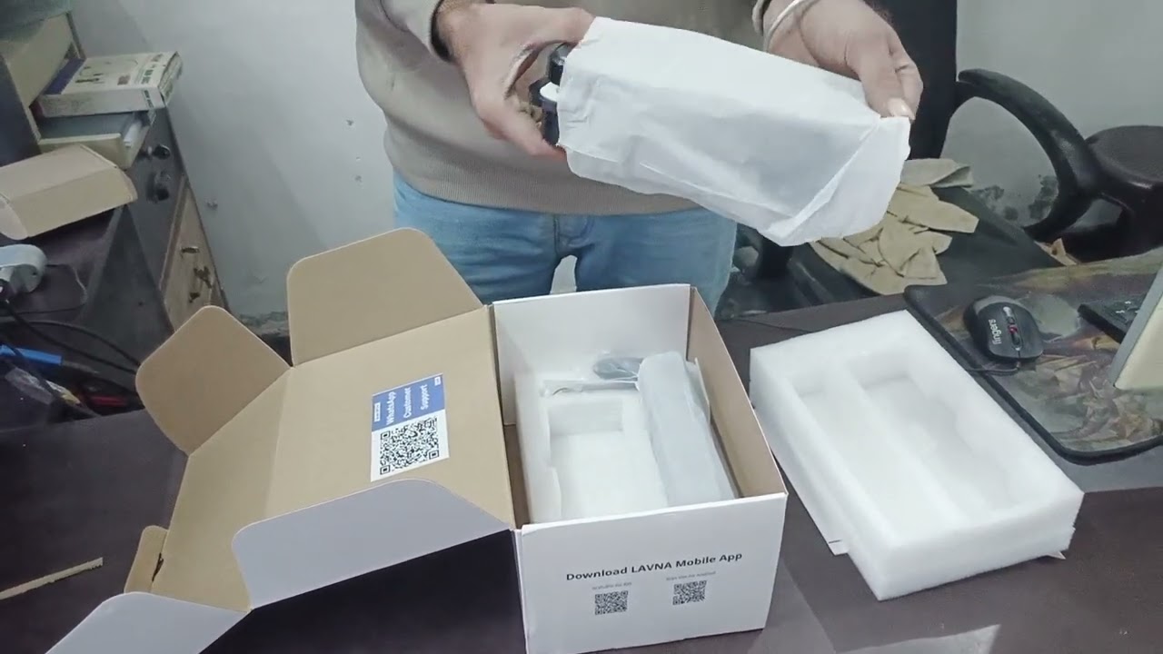 Lavna LA4 Glass door lock . Unboxing.wirh Swami computer 