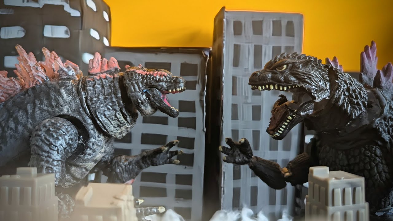 Godzilla Evolved vs Godzilla 2000 - Stop Motion Battle 