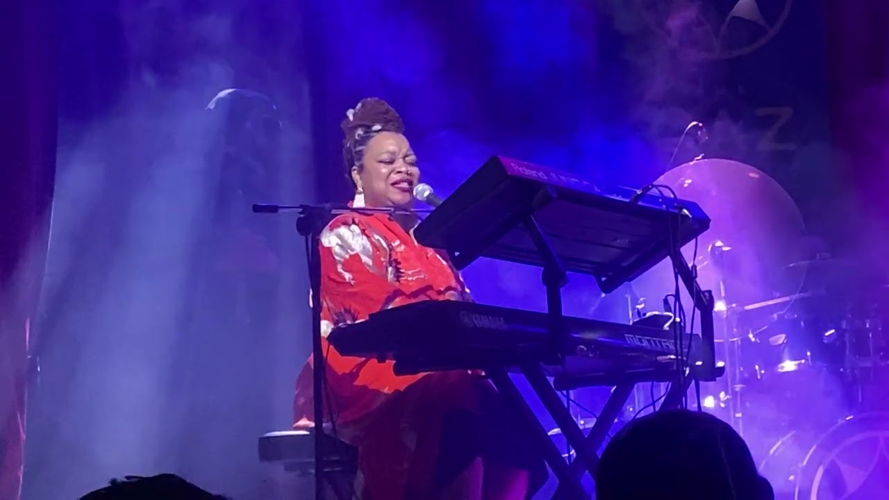 Drea D’Nur sings Ne me quitte Pas 