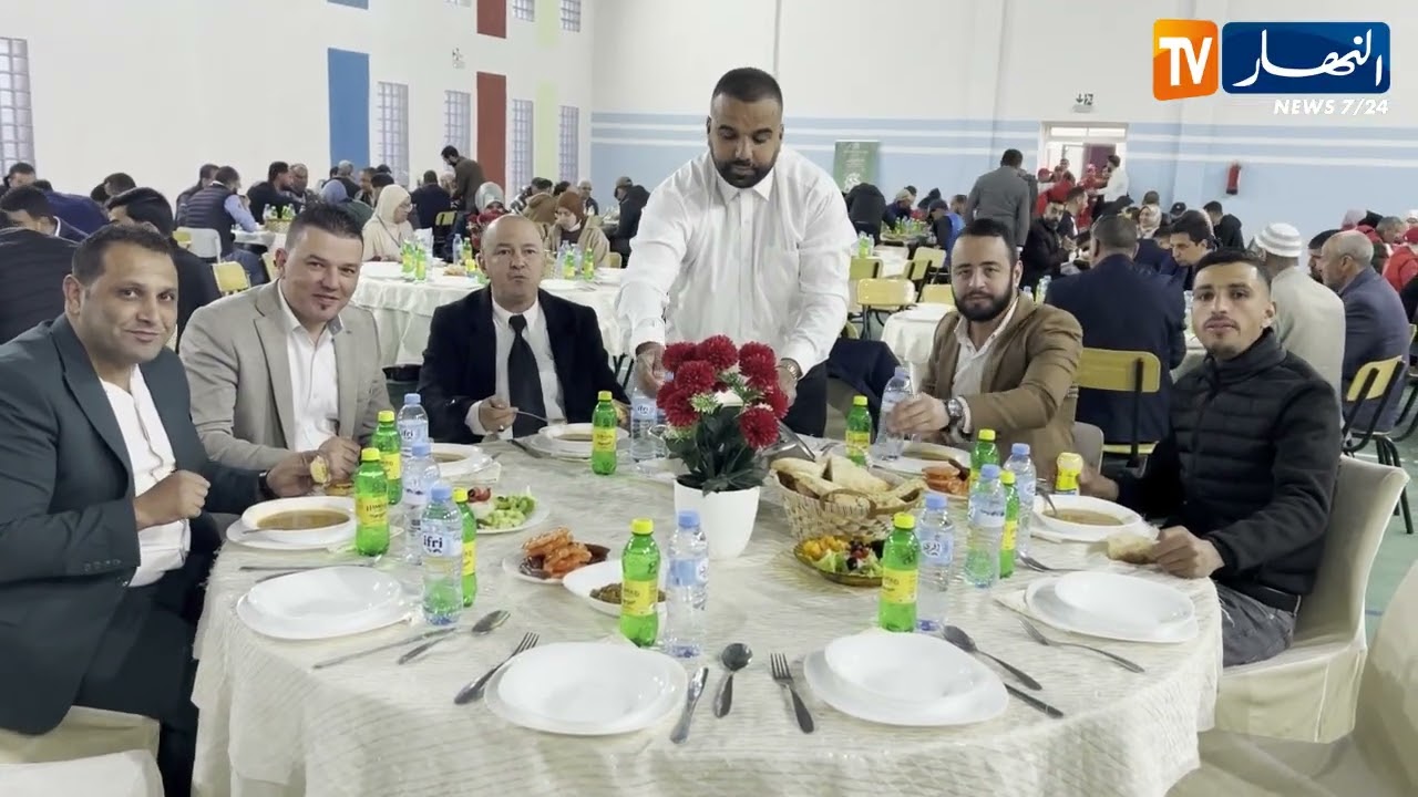 وزير الشباب يشارك شباب تلمسان مائدة الإفطار بالمقاطعة الإدارية العريشة