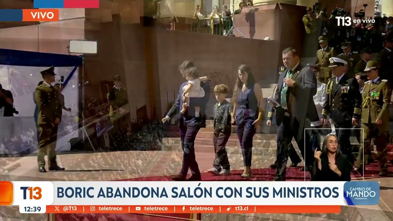 Así fue la salida de Gabriel Boric del Congreso Nacional