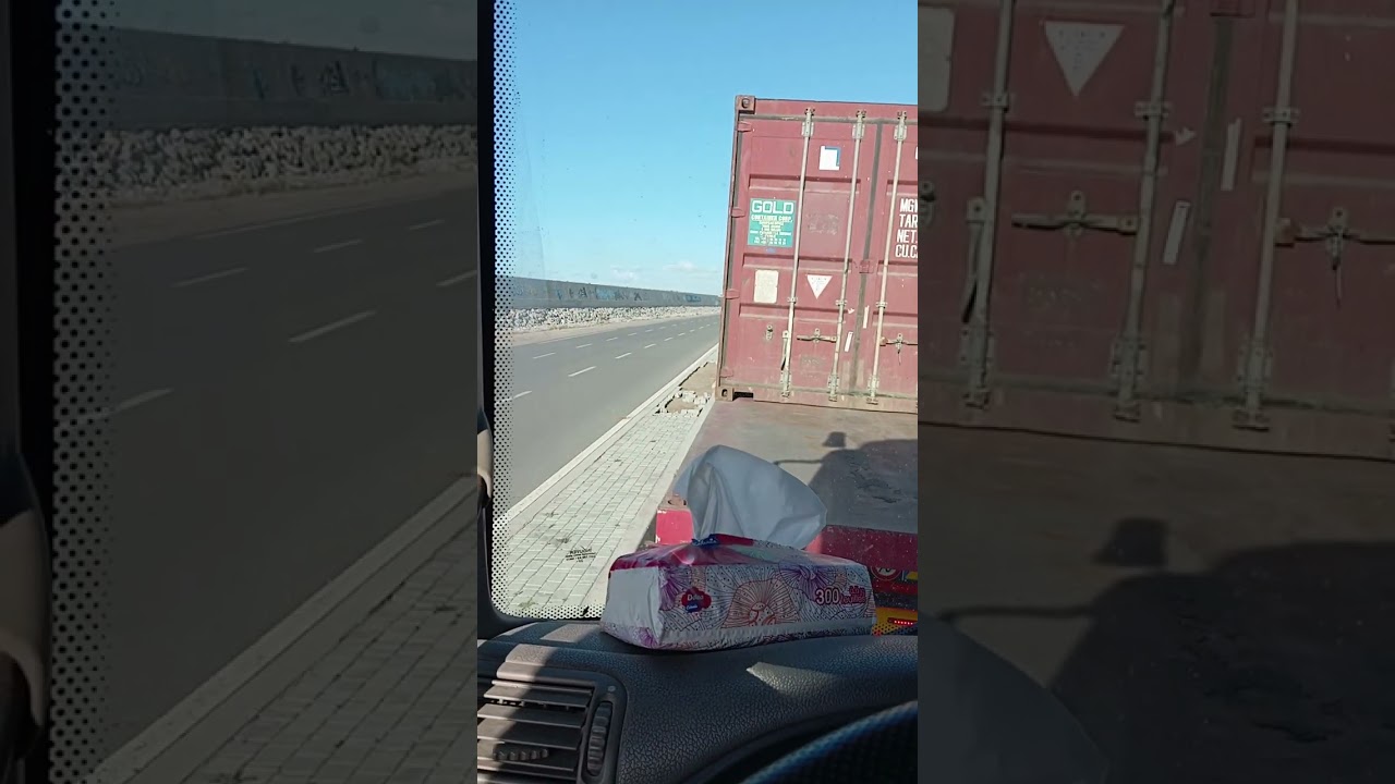 فوضى عارمة في ميناء الدار البيضاء بعدما تم إغلاق باب 4و 5 وتم تخصيص باب 6 لوحده مما تتسبب في اكتضاض