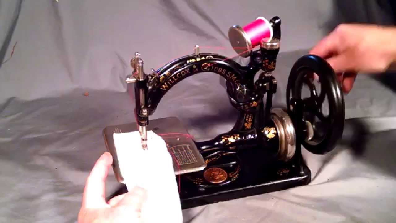 Serviced Antique Willcox & Gibbs W&G Treadle Chain Stitch Hand Crank Sewing Machine A730137