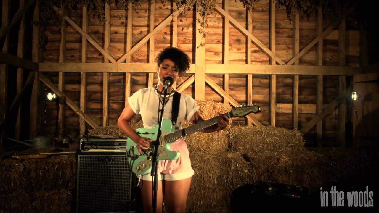 'Tease Me' - Lianne La Havas // The Barn Sessions 2013