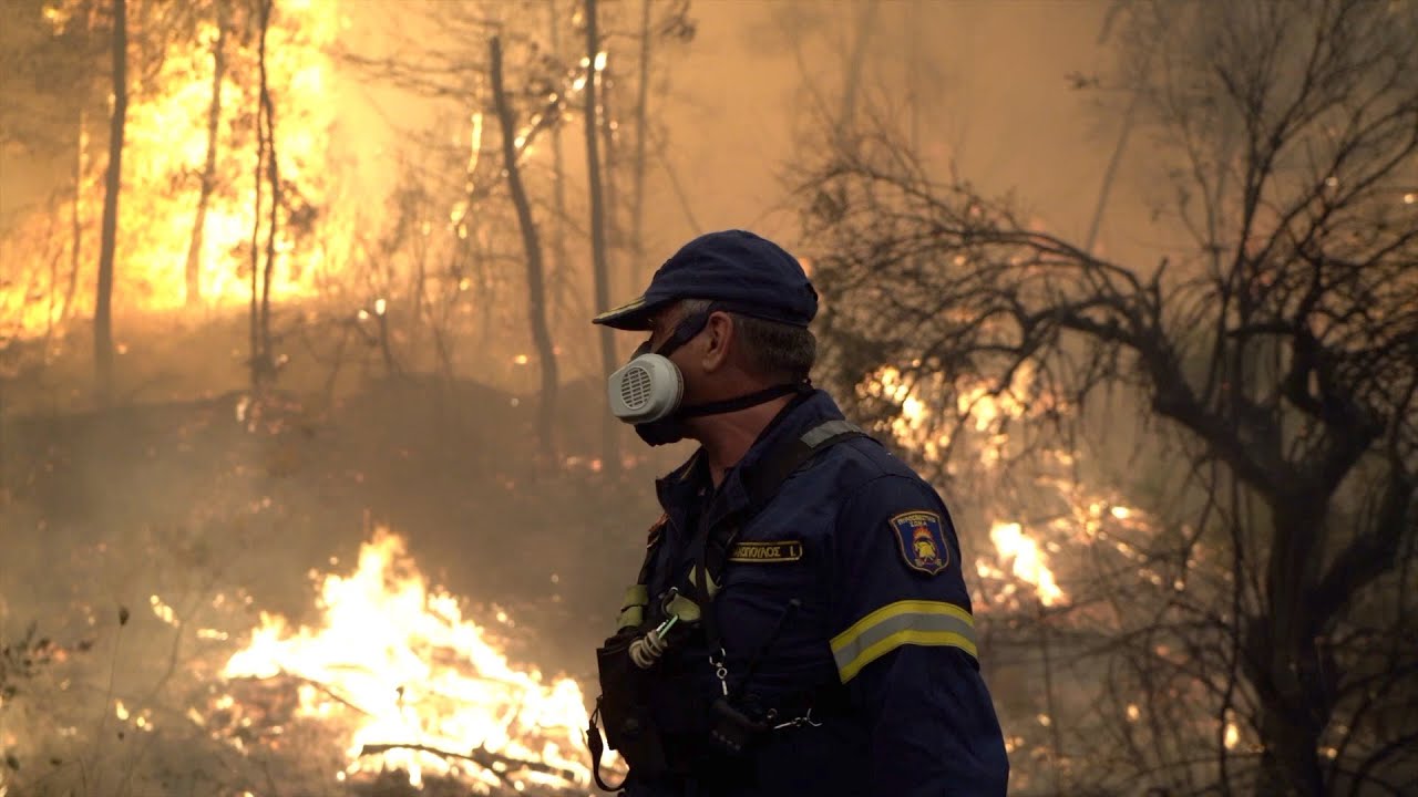 GLOBALink | Wildfires raging extensively amid extreme weather