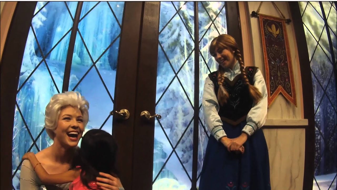 The day we met Frozen's Queen Elsa & Princess Anna