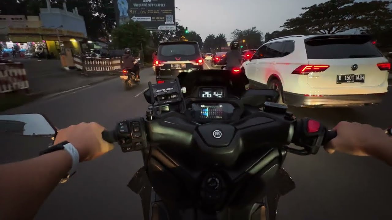 YAMAHA XMAX 250: Ini Motor Enak, Bukan Motor Kencang!