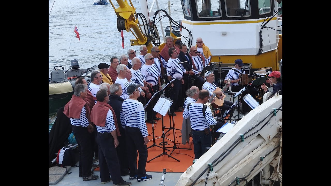 LA BORDEE La mer est Immense (chant traditionnel)