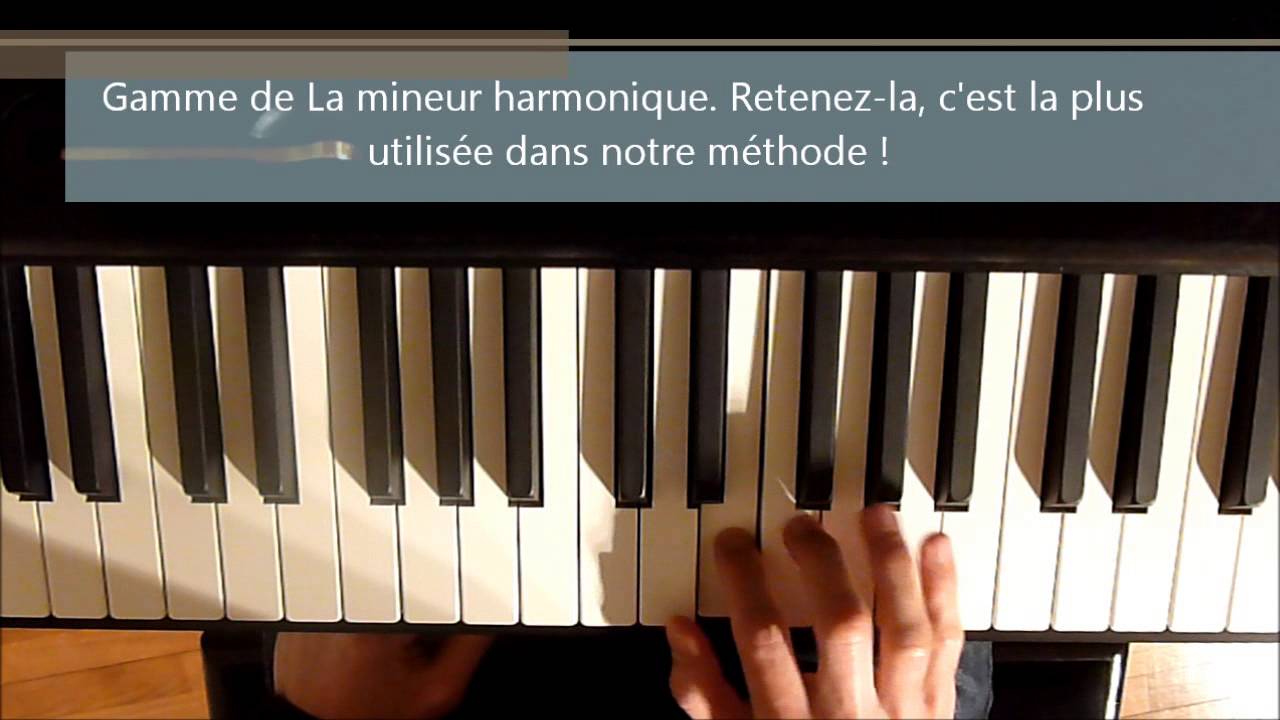 Leçon de piano : Gamme de La mineur