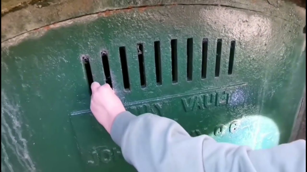 Creepy Crypts Explore