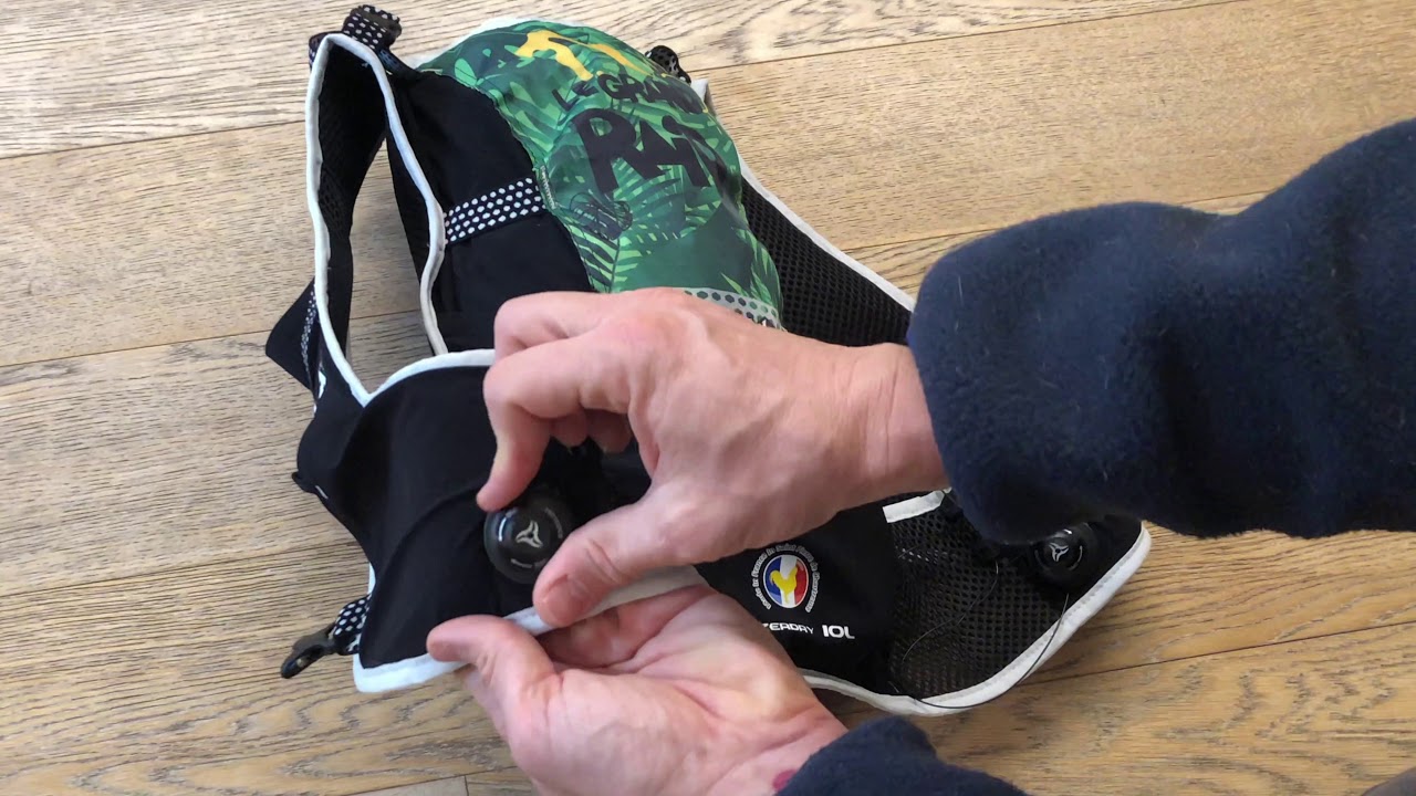 Comment accrocher ses bâtons sur le Raidlight, Sac Gilet responsive 10 litres