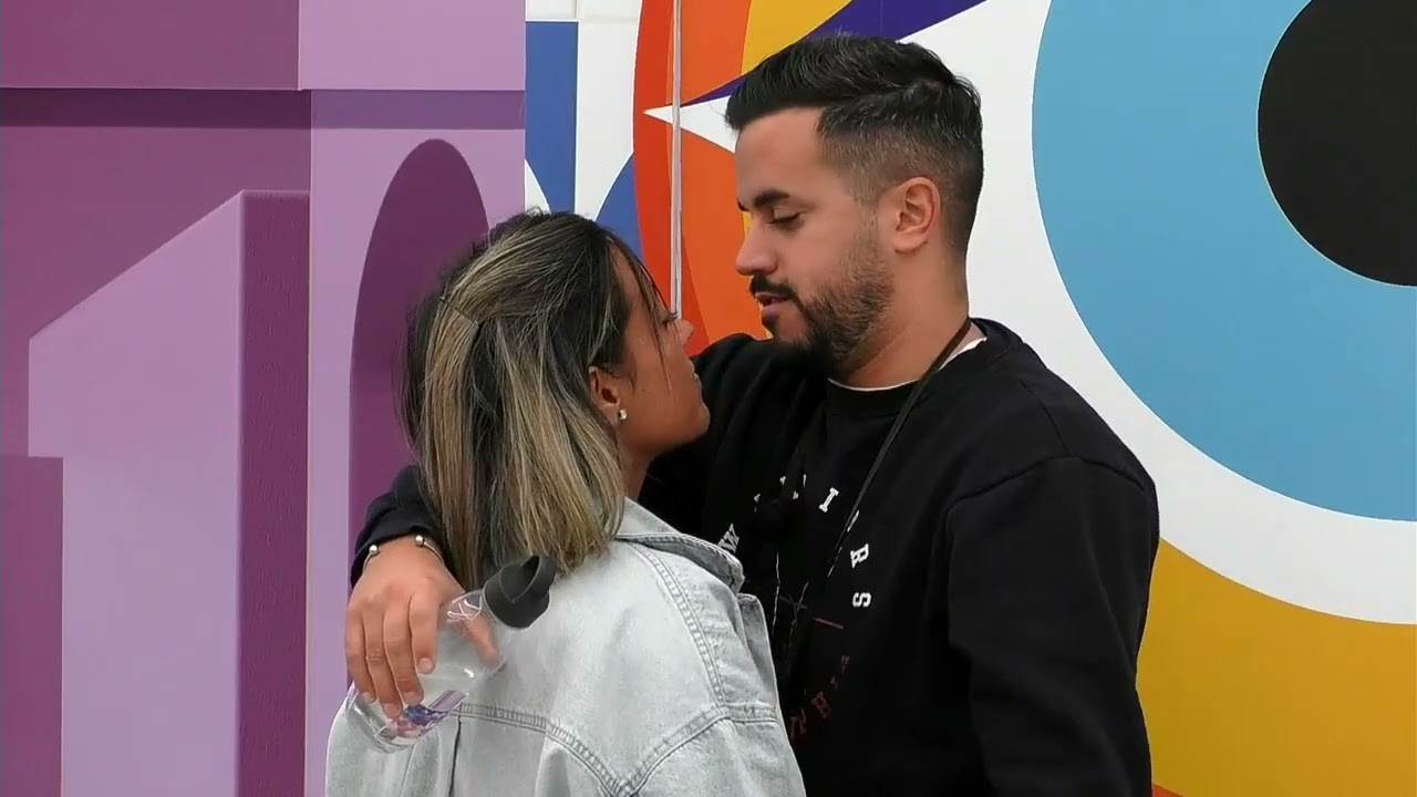 Em clima de romance com Pedro, Marisa assusta-se e são apanhados por Leandro? Veja por si