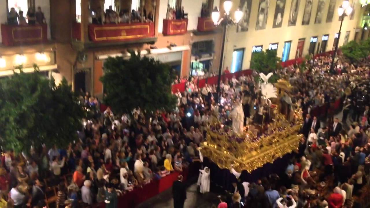 impresionante chicota Presentaci&oacute;n al pueblo, hermandad de san Benito en avenida constitucion 2014
