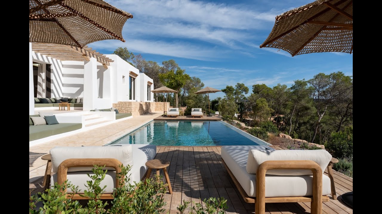 Luxury Contemporary 'Blakstad' Villa on a Private Hilltop Position with Panoramic Views - ref. 1798