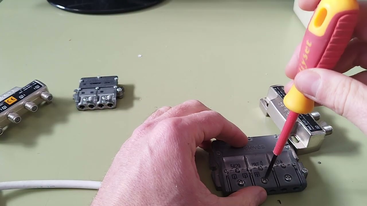 🔧 Conectores F vs. R&aacute;pidos: &iquest;Cu&aacute;l es MEJOR para tu Instalaci&oacute;n de TV? 📡
