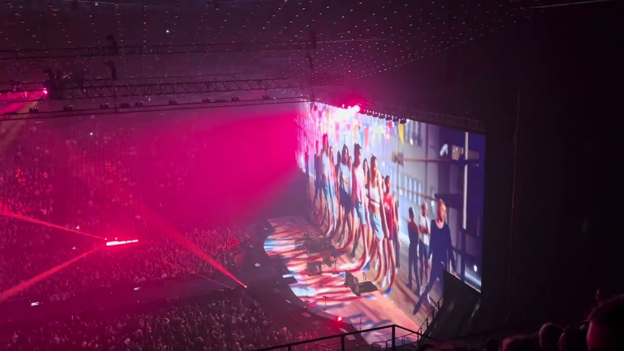 Discours Nicola + Extrait Razzia - Indochine Arena tour vague 2 Paris 5 