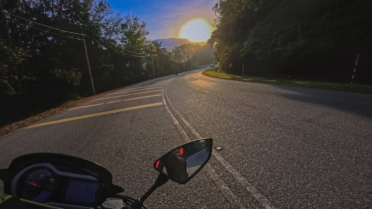 MV Agusta Brutale 1090 and Triumph Speed Tripple at Ulu Yam Malaysia. Engine sound ASMR