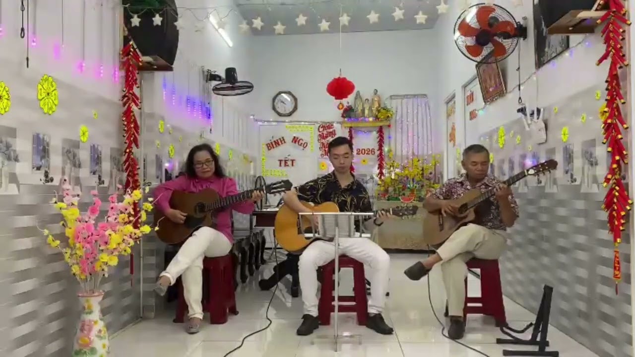 Hòa tấu: Con Bướm Xuân - Nhạc Hoa  - Trình bày: Gia đình Nguyễn Minh