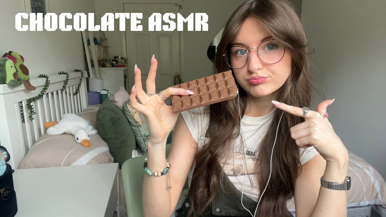 ASMR Chocolate tapping and scratching🍫