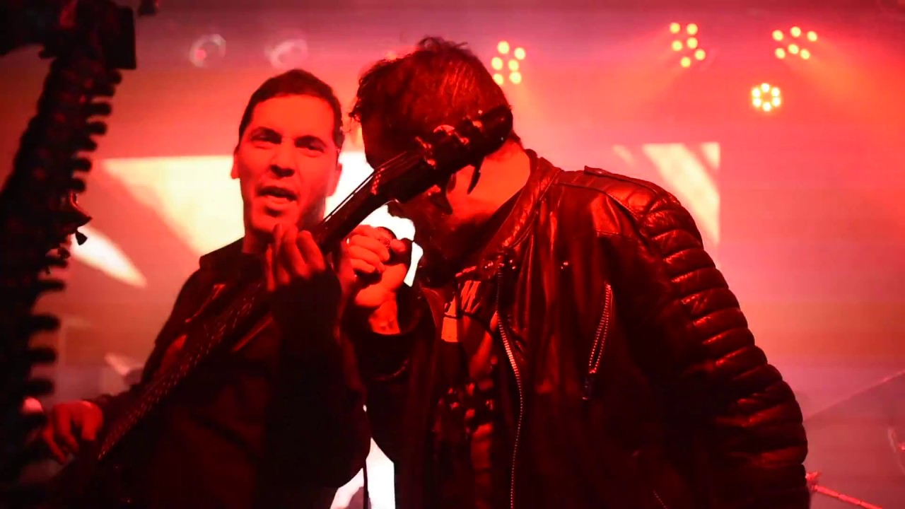 Cabrio - 20.000 Tons [Official Video]