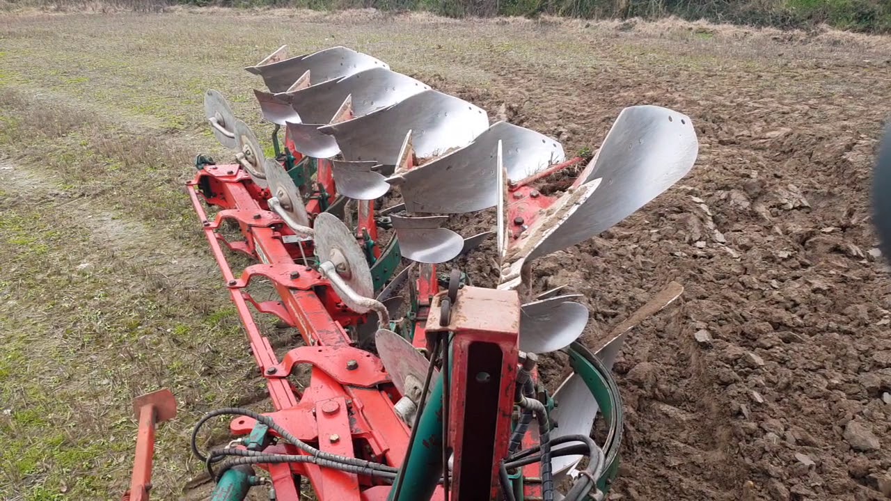 NH 8870 and KV EG 85 ploughing Wexford 2019 2