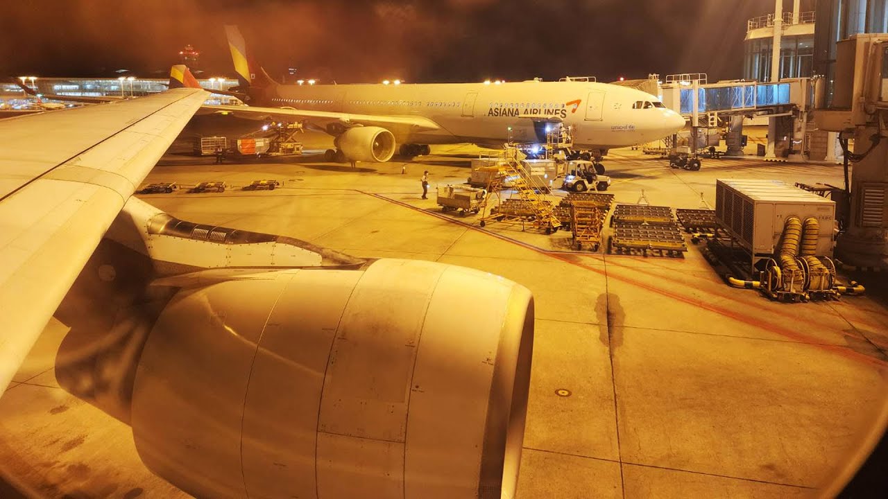 • Flight View • Asiana airlines OZ743 A330-323 HL8293 Seoul Incheon to Bangkok