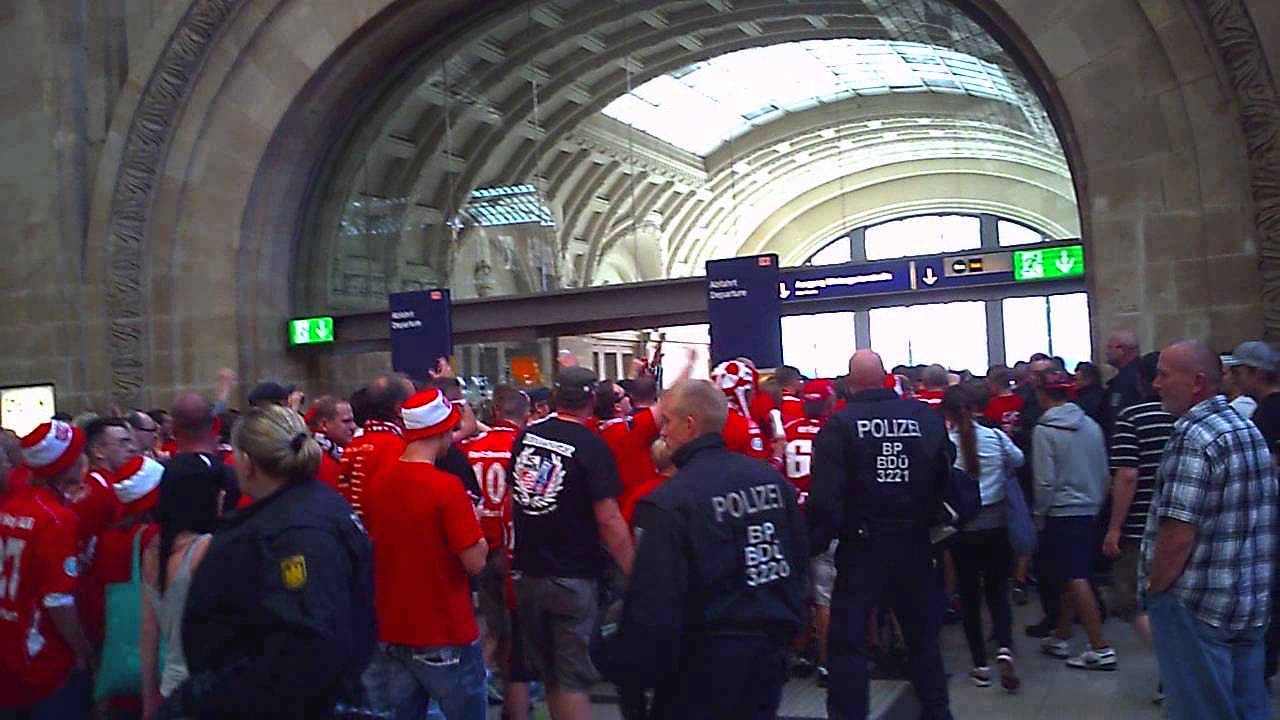 RB Leipzig vs. Rot Weiss Erfurt 2:0, Ankunft Erfurter Fans im Bahnhof Leipzig