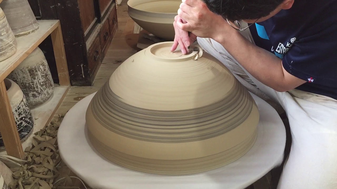 【porcelain】potter's wheel ・big bowl/【陶芸】高台削り・白磁大鉢