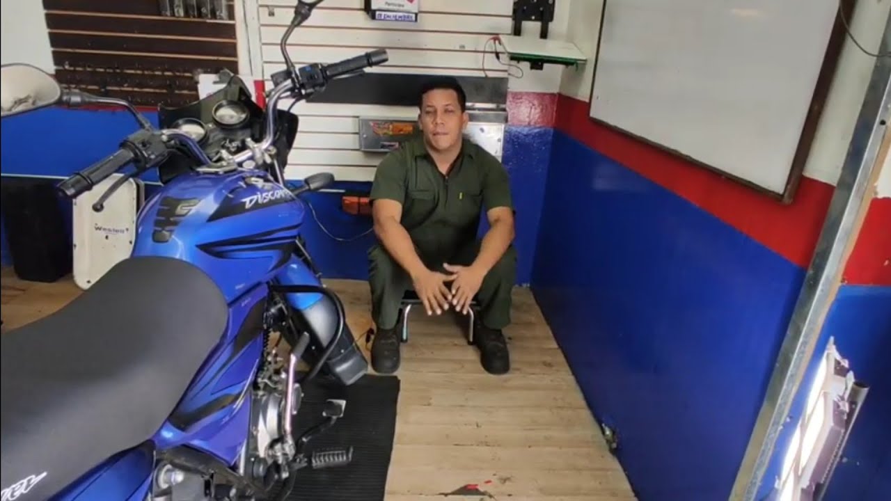 Humo blanco en moto discover 125 (explicado)