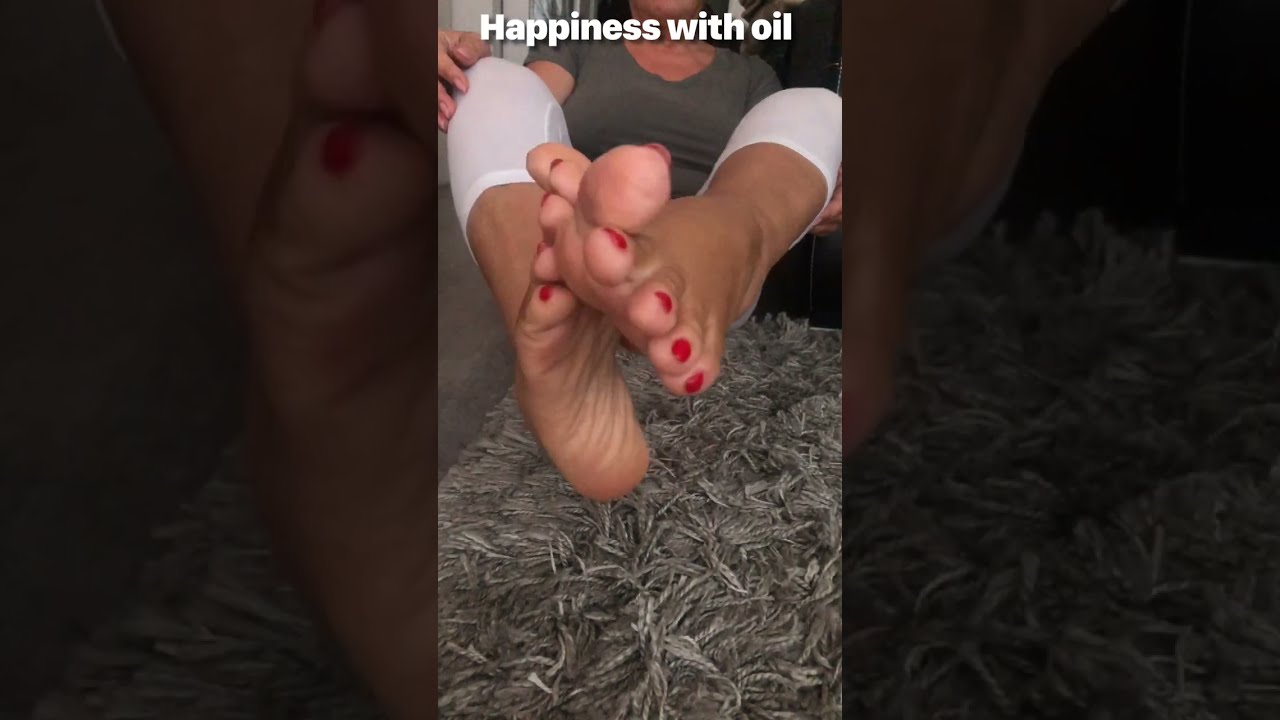 ASMR Massage feet with oil