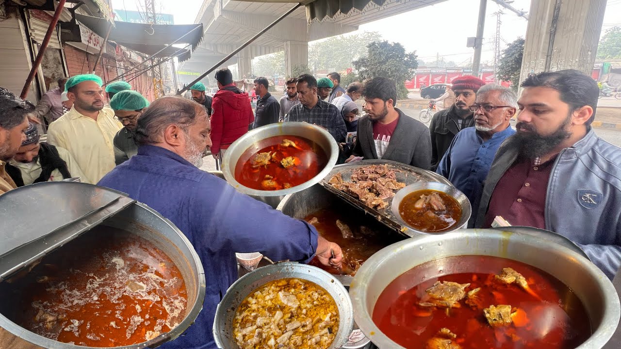 Ultimate Bong Paye in Dharampura | Special Golden Siri Paye | Cheapest Roadside Lahori Nashta