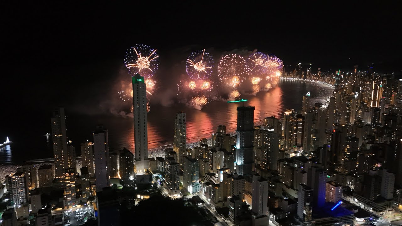 Ano Novo Balneário Camboriú 2026 com Drone