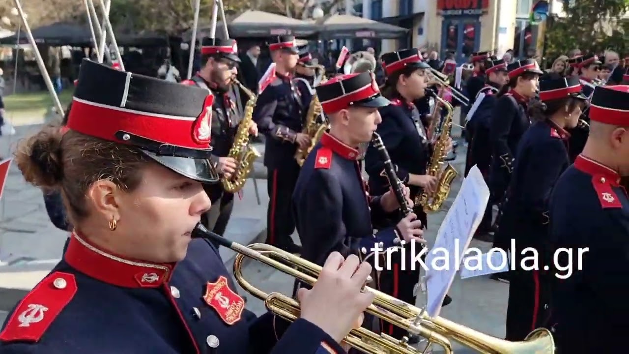 Τρίκαλα Δημοτική Φιλαρμονική παίζει πρωτοχρονιάτικα κάλαντα LIVE ΣΚΑΙ Ασκληπιού παραμονή 31-12-2022