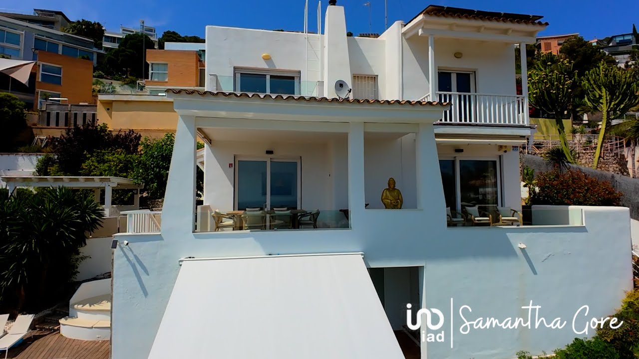 Propiedad excepcional: Lujosa vivienda recién reformada con vistas panorámicas al mar en Sitges.