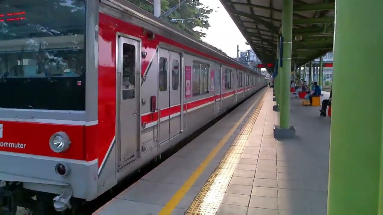 Stasiun Klender baru. Kompilasi commuter Line krl jr 205, cli 125