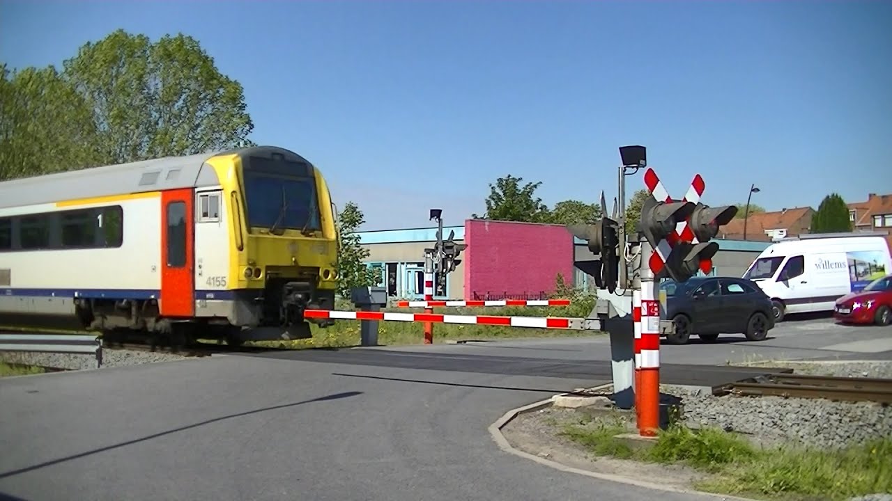 Spoorwegovergang Ronse (B) // Railroad crossing // Passage à niveau