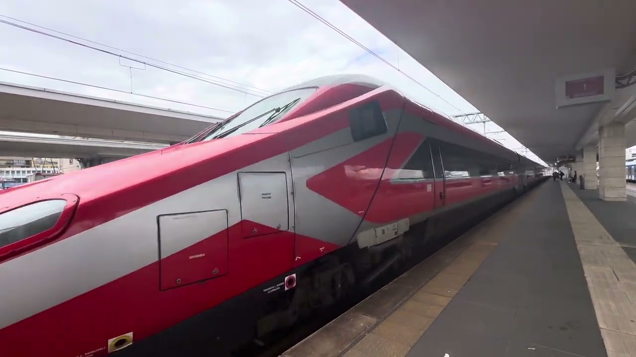 Partenza etr600.02 frecciarossa e arrivo etr700.01 freccia a stazione di Padova