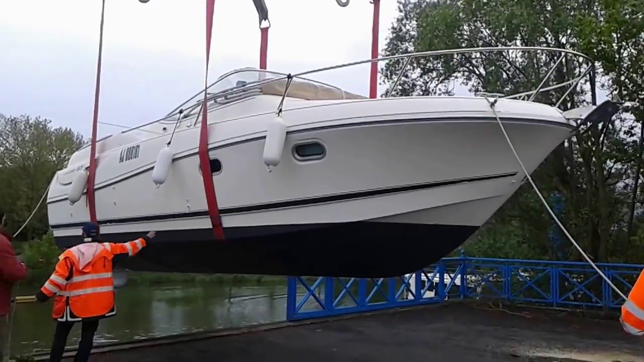 Grutage au port de plaisance de M&acirc;con