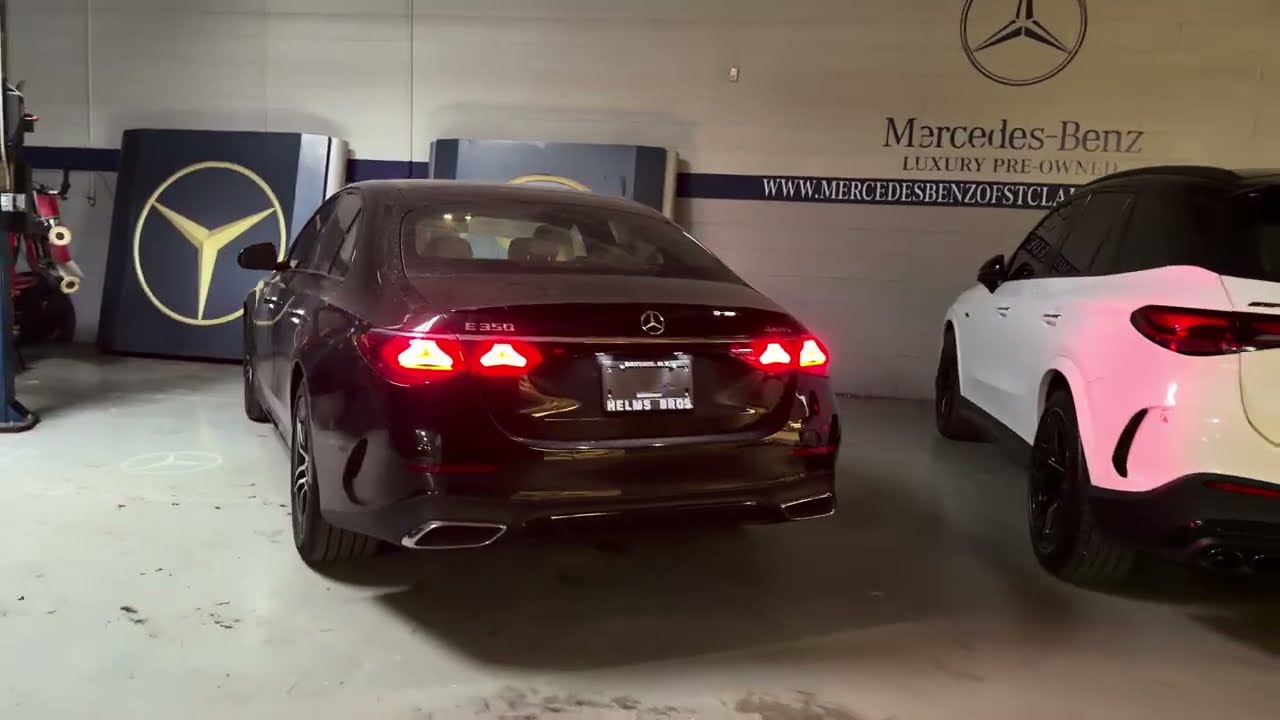 Mercedes Benz E350 4 Matic 2026 года выпуска, с наклейкой на окне, запуск двигателя и осмотр, про...